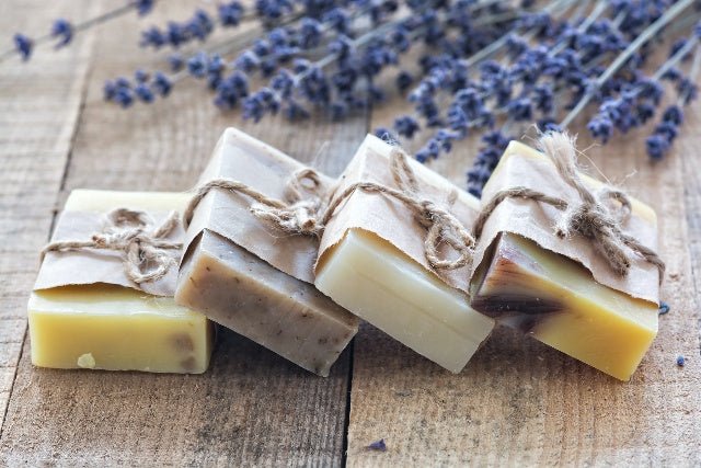 Savons naturels artisanaux : 4 avantages à ne pas négliger - lealine-bain-relaxation